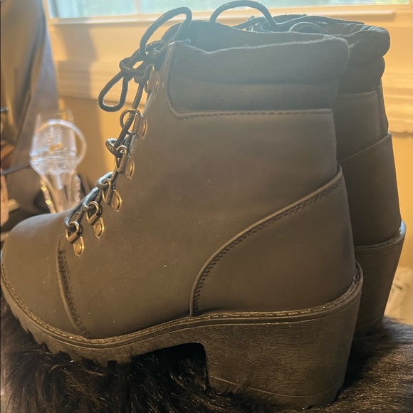 Ladies Black Boots - Picture 7 of 11